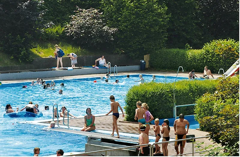 Freibad Hammelbach mit Kinderplanschbecken, rund 300 Meter vom Campingplatz entfernt