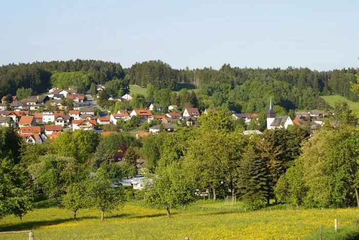 Gepflegte Grünanlage im Camping Park